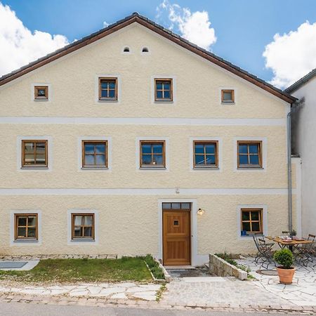 Gehobenes Ambiente In Historischer Wohnung Walting Buitenkant foto