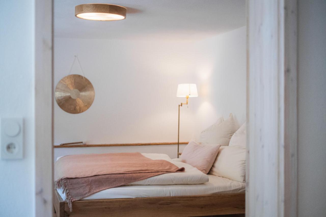 Gehobenes Ambiente In Historischer Wohnung Walting Buitenkant foto