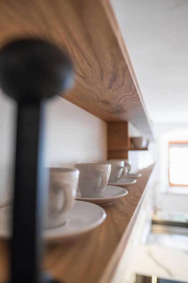 Gehobenes Ambiente In Historischer Wohnung Walting Buitenkant foto