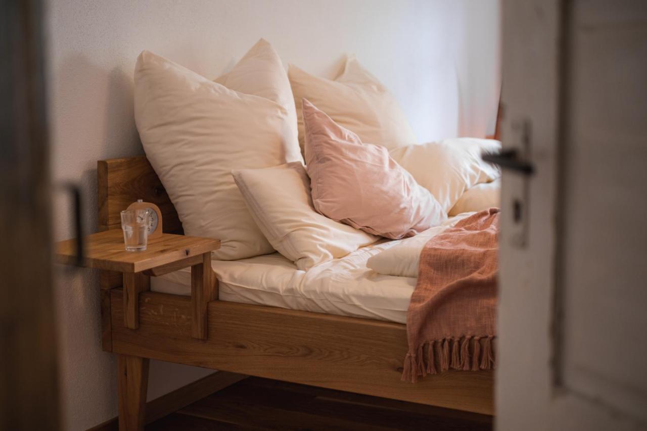 Gehobenes Ambiente In Historischer Wohnung Walting Buitenkant foto