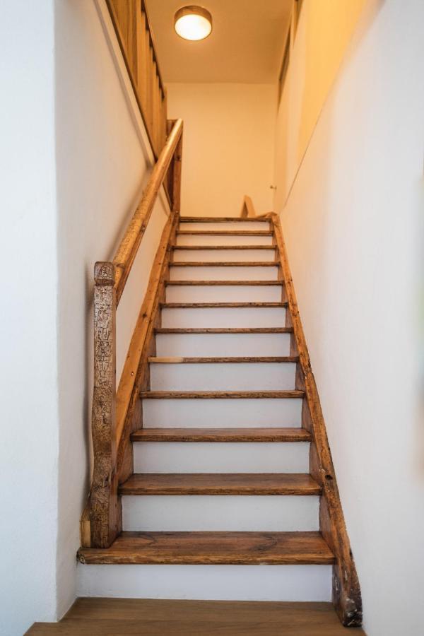 Gehobenes Ambiente In Historischer Wohnung Walting Buitenkant foto