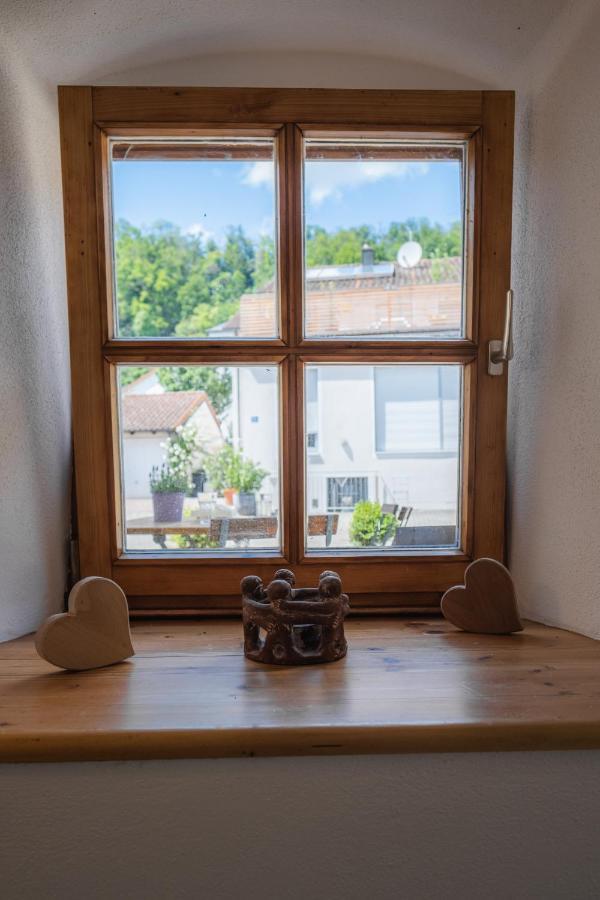 Gehobenes Ambiente In Historischer Wohnung Walting Buitenkant foto