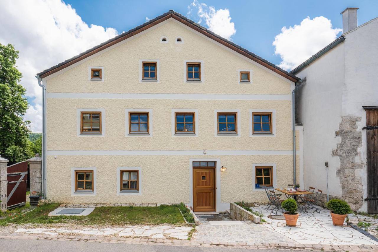 Gehobenes Ambiente In Historischer Wohnung Walting Buitenkant foto