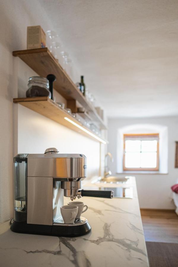 Gehobenes Ambiente In Historischer Wohnung Walting Buitenkant foto