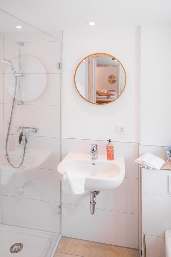 Gehobenes Ambiente In Historischer Wohnung Walting Buitenkant foto