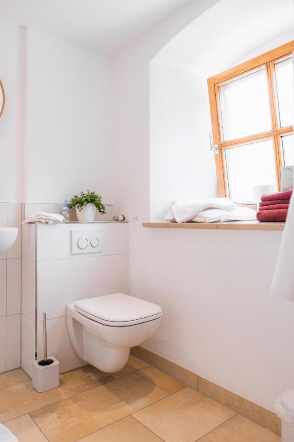 Gehobenes Ambiente In Historischer Wohnung Walting Buitenkant foto