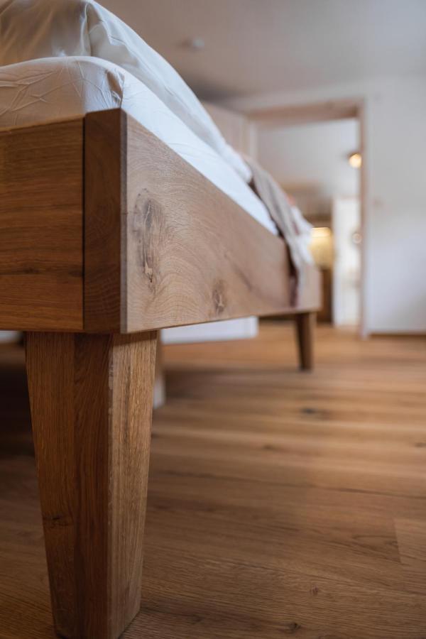 Gehobenes Ambiente In Historischer Wohnung Walting Buitenkant foto