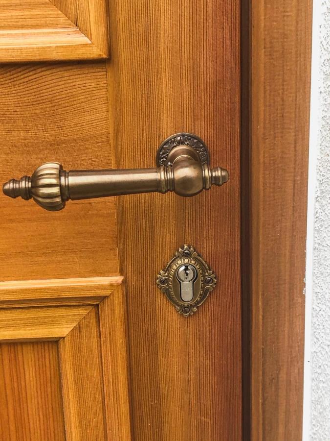 Gehobenes Ambiente In Historischer Wohnung Walting Buitenkant foto