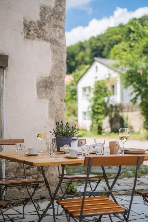 Gehobenes Ambiente In Historischer Wohnung Walting Buitenkant foto