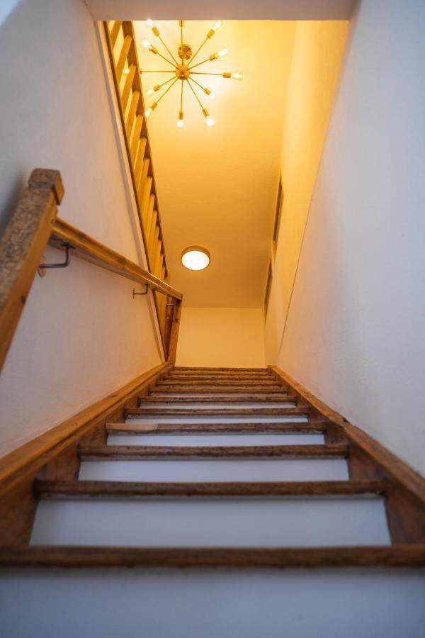 Gehobenes Ambiente In Historischer Wohnung Walting Buitenkant foto