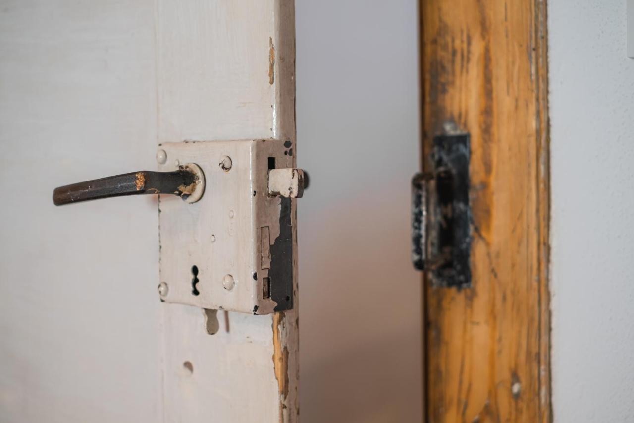 Gehobenes Ambiente In Historischer Wohnung Walting Buitenkant foto