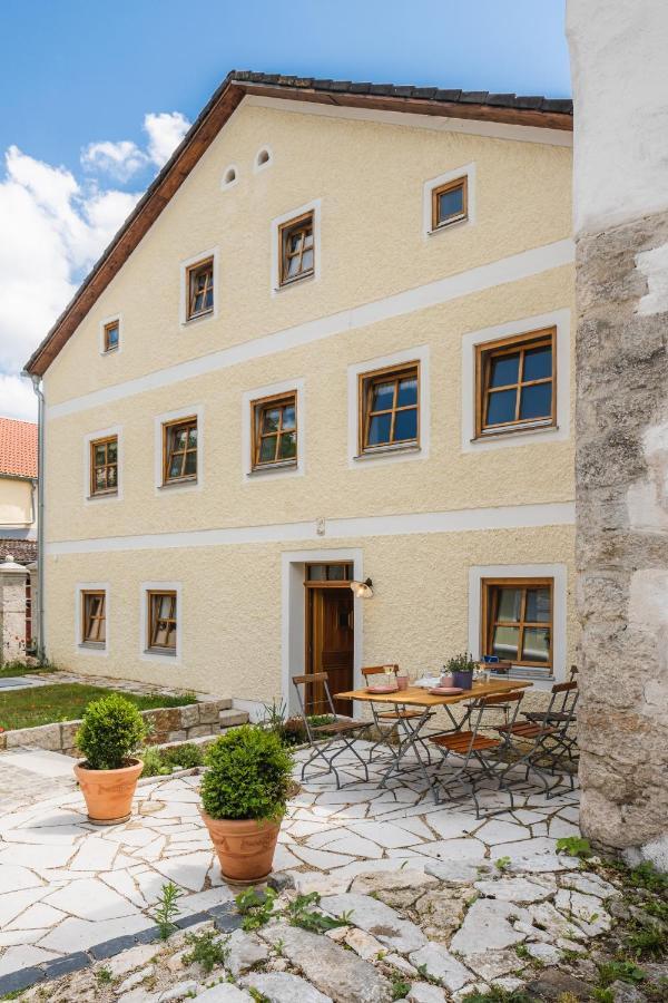 Gehobenes Ambiente In Historischer Wohnung Walting Buitenkant foto