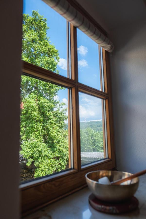 Gehobenes Ambiente In Historischer Wohnung Walting Buitenkant foto